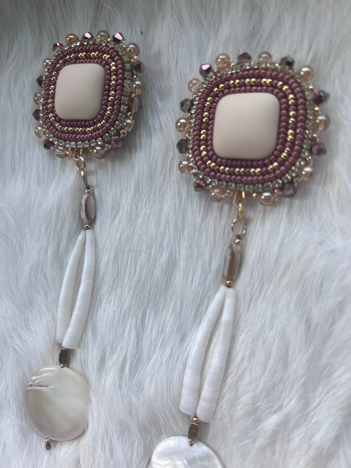 Dentalium drops with conquille shells