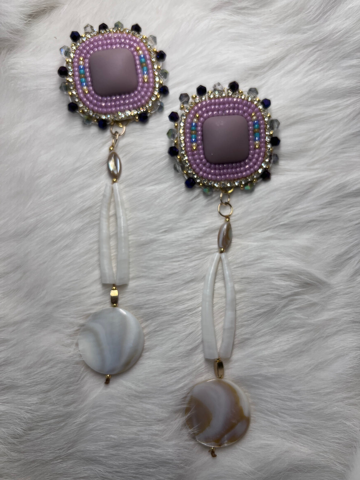 Purple dentalium Coquille shell