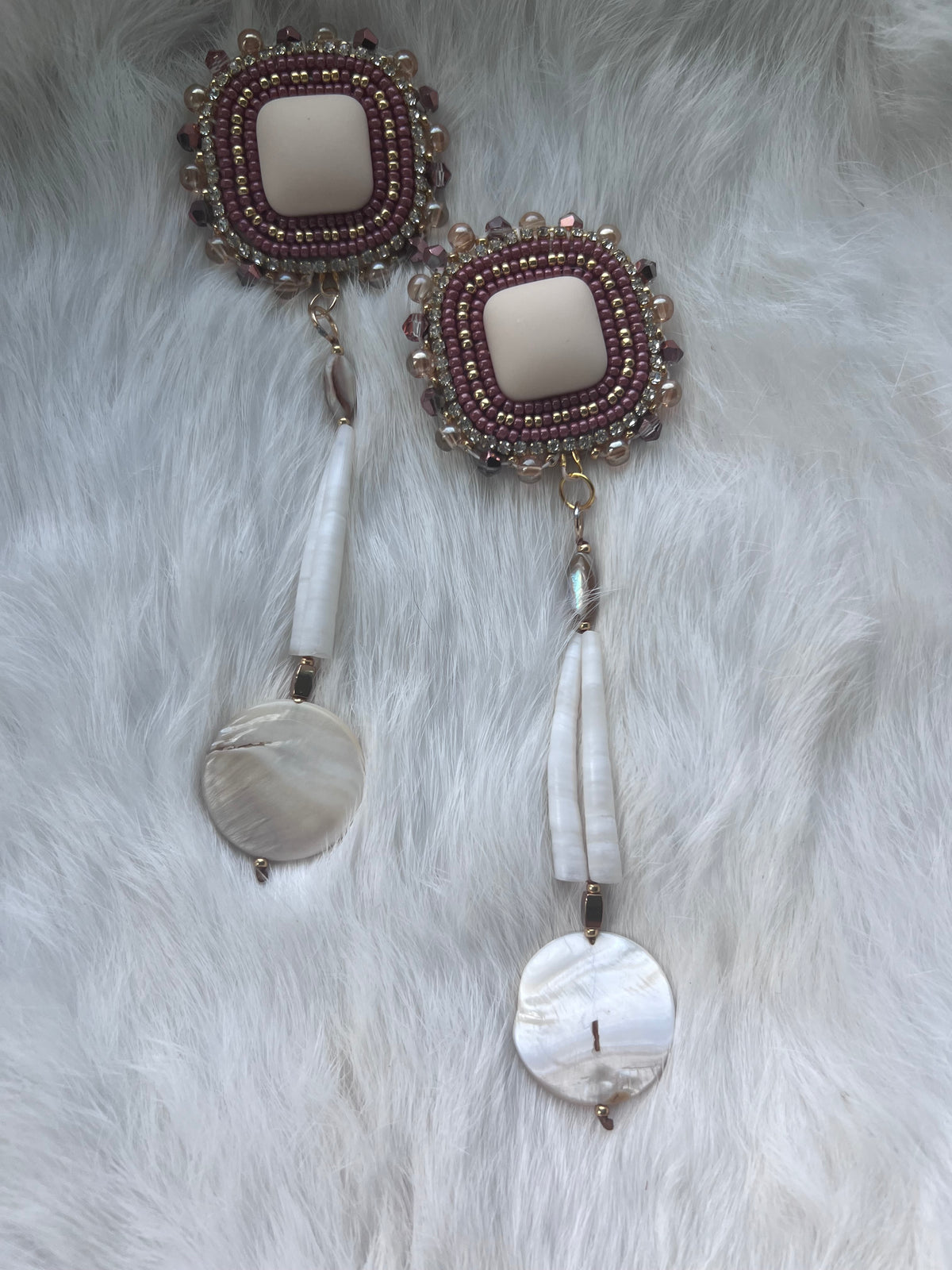 Dentalium drops with conquille shells
