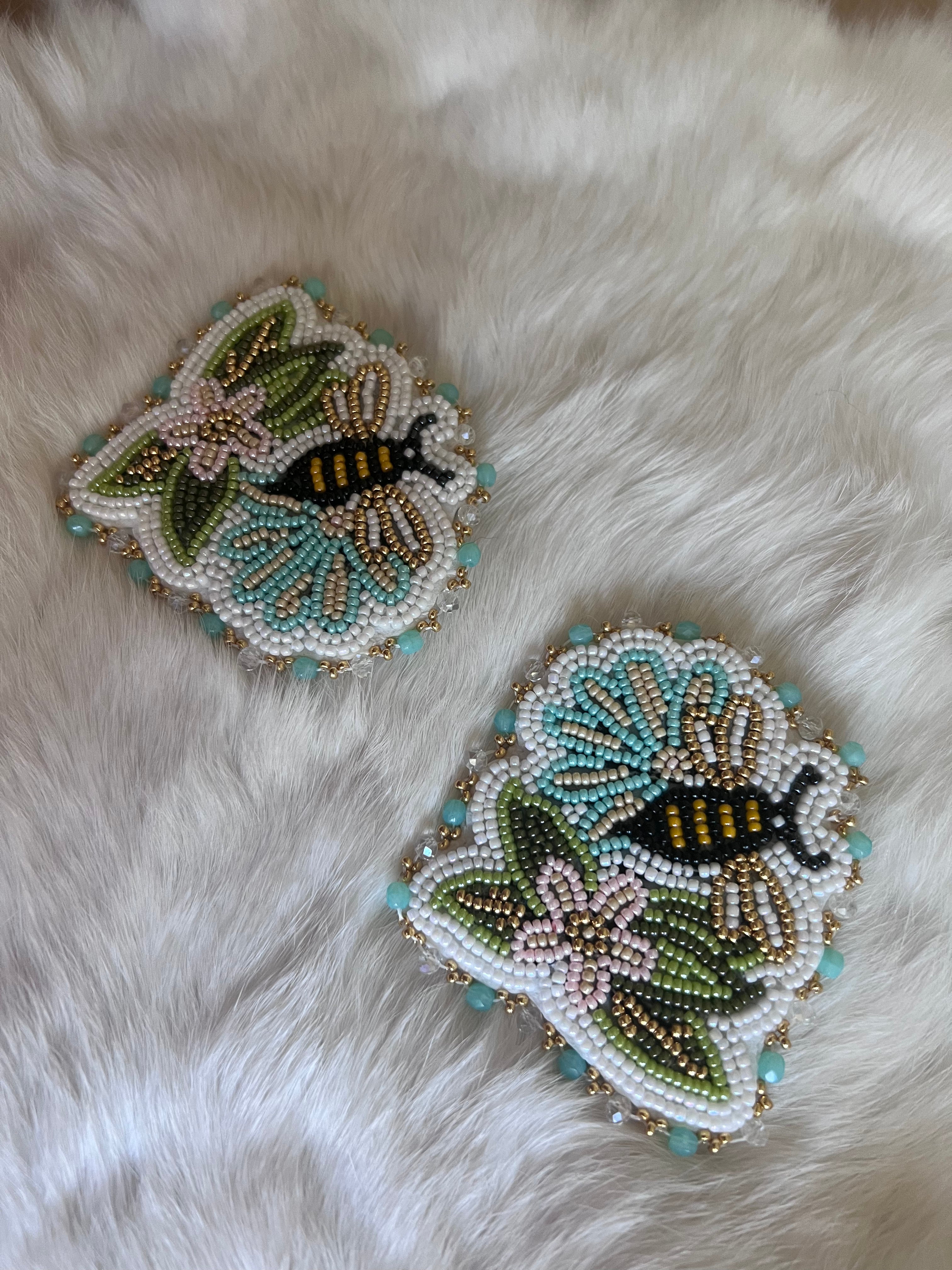 🐝 Large Bee Floral