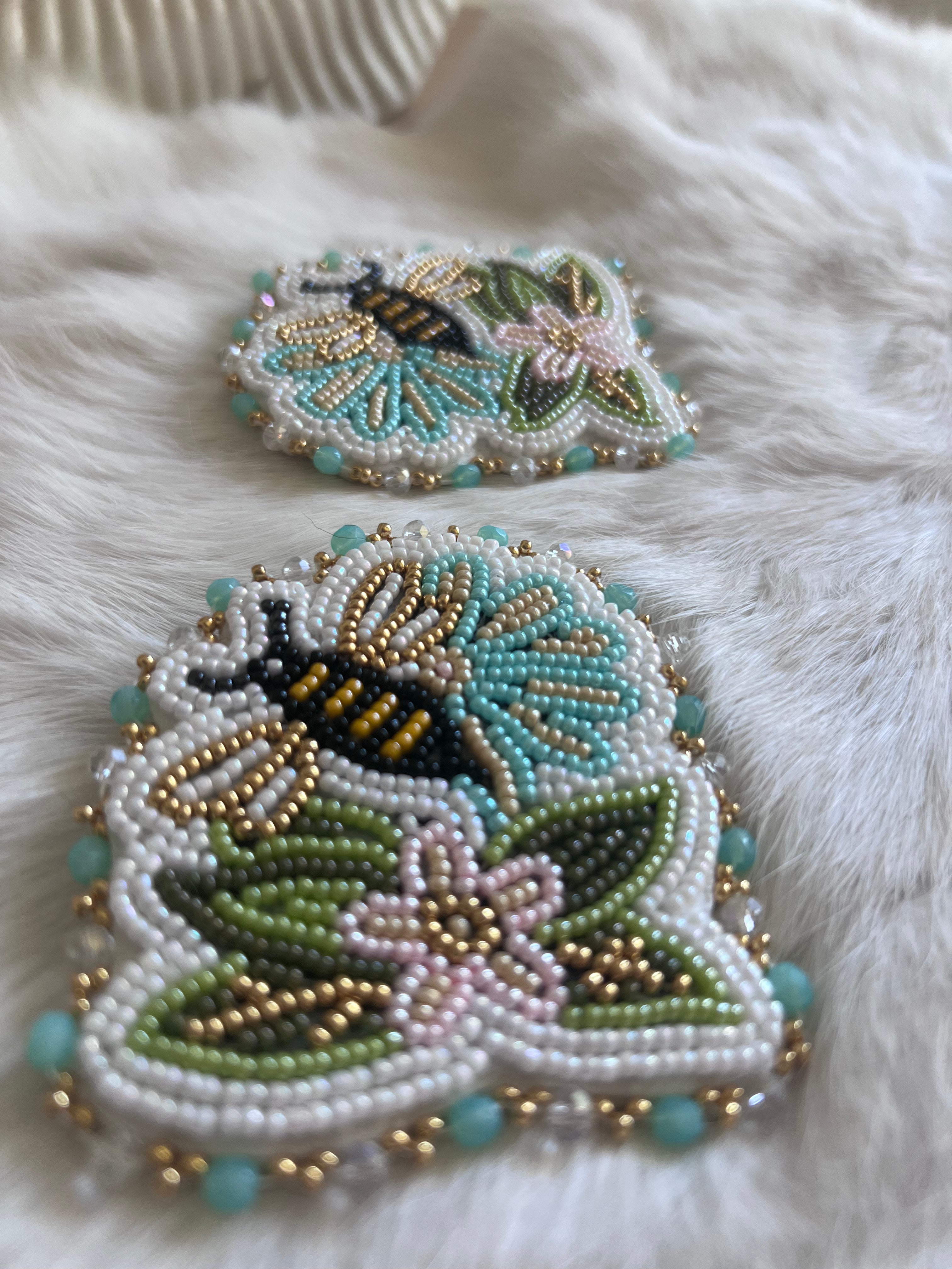🐝 Large Bee Floral