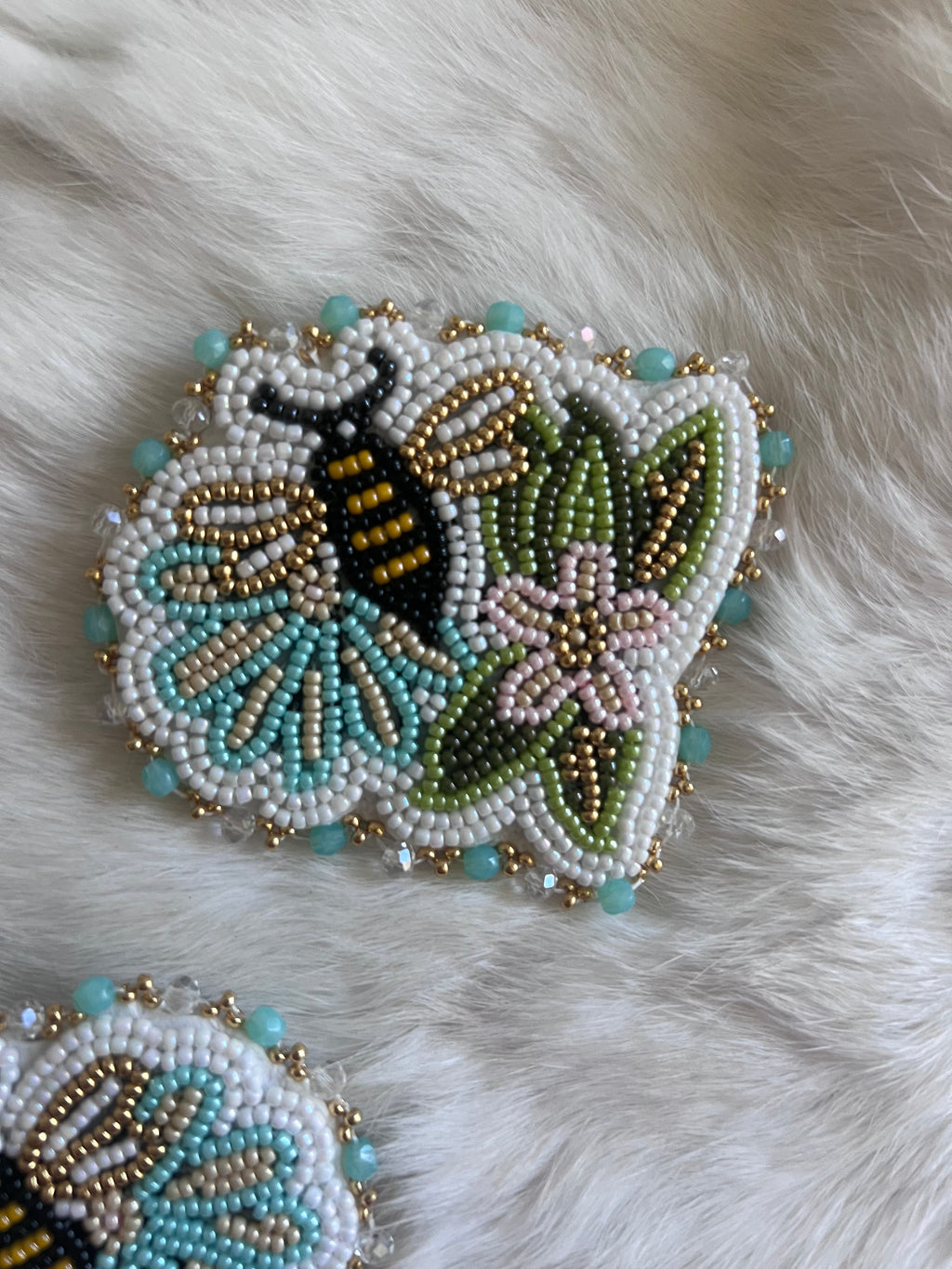 🐝 Large Bee Floral